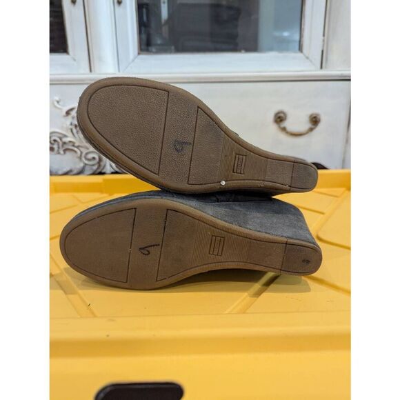 Toms Grey Suede Booties! - Picture 8 of 8